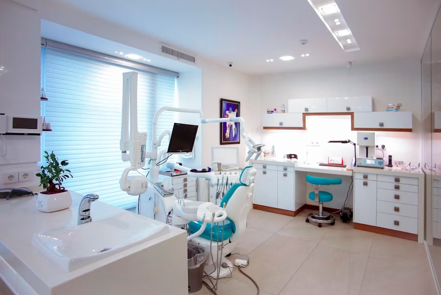 Modern dental clinic consultation operatory